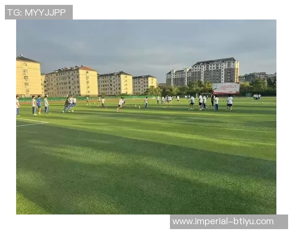 大学足球社团的魅力与挑战探索校园足球文化的传承与发展之路 大学足球社团的魅力与挑战探索校园足球文化的传承与发展之路